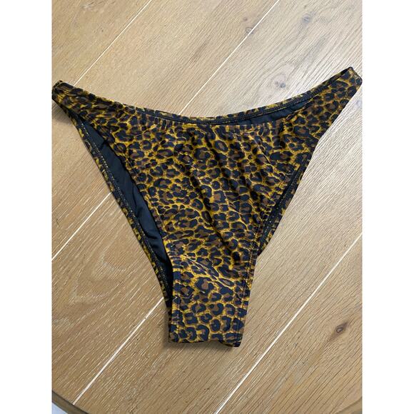 NWT Kendall + Kylie, small Leo print two piece bikini in large - Picture 6 of 9